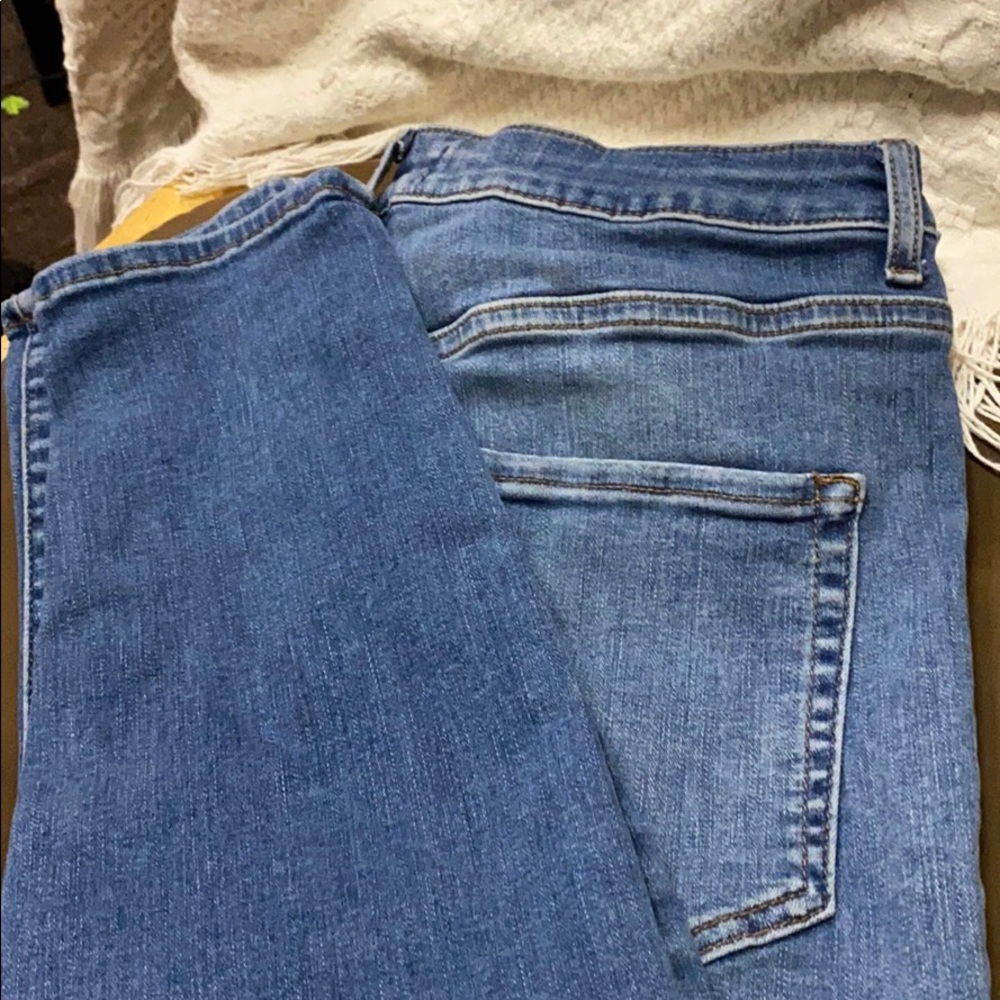 Non ripped jeans